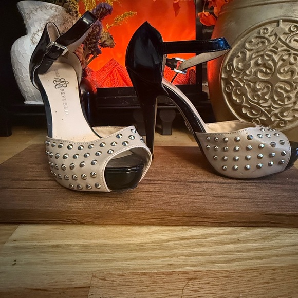 Rock Republic Studded Beige and Black Heels 4” heel - Picture 2 of 8